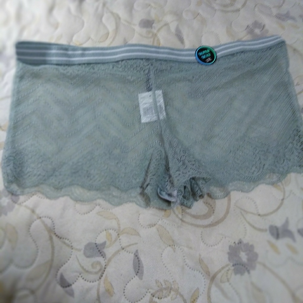 BOY SHORTS &4 MUST BUNDLE